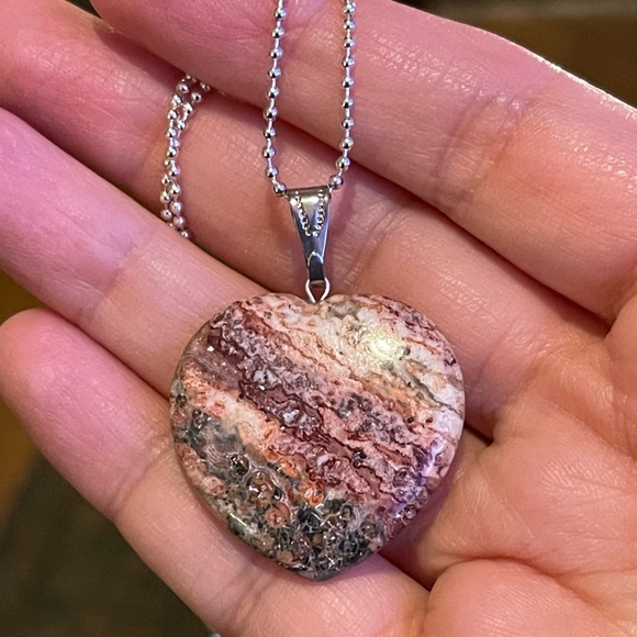 Natural jasper heart pendant silver tone chain - Picture 3 of 7